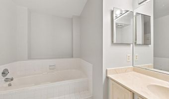 5105 SKYLINE VILLAGE Ct #8, Alexandria, VA 22302