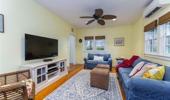 135 Longfellow Rd, Jamestown, RI 02835