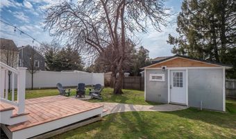 100 Renfrew Ave, Middletown, RI 02842