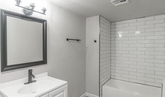 1027 W Idaho Ave, Chickasha, OK 73018