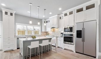 404 NW Retreat Ln, Bentonville, AR 72712