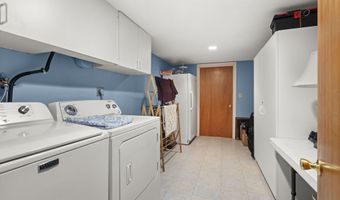 17 Valley Stream Dr, Danbury, CT 06811
