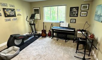 8047 Lavelle Rd, Athens, OH 45701