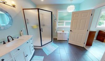 917 5 7TH St, Brookings, OR 97415