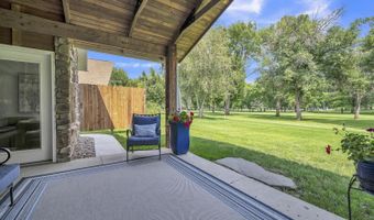 994 Emerald Hills Dr S, Arnolds Park, IA 51331