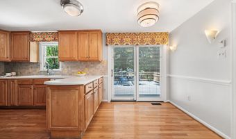 3843 30TH St N, Arlington, VA 22207