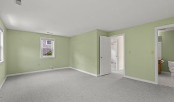 18 Harbor Hill Dr, Bourne, MA 02532