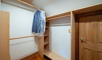 975 Wolf Hill Rd, Cheshire, CT 06410