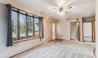 404 E Sycamore St, Anamosa, IA 52205