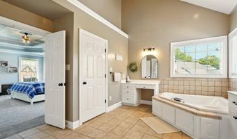 225 Watersedge Dr, Boiling Springs, SC 29316