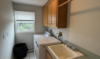 7 School St, Burlington, CT 06013