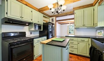 115 Poplar St, Agawam, MA 01030