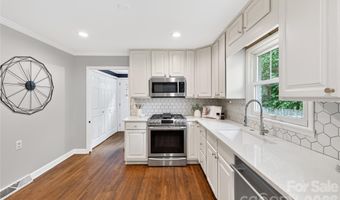 1911 Club Rd, Charlotte, NC 28205