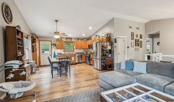40511 N Minena St, Antioch, IL 60002