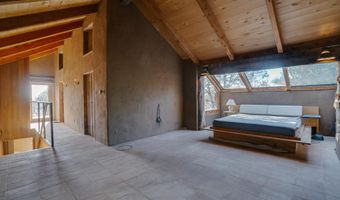 26 La Canada Rd, Arroyo Seco, NM 87514