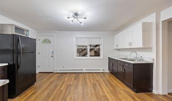 8 Apple Blossom Ct, Airmont, NY 10952