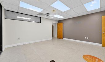 220 N WESTMONTE Dr B, Altamonte Springs, FL 32714