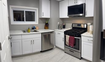 21 Locust Ave, Amityville, NY 11701