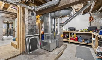 691 Eastern Ave, Augusta, ME 04330