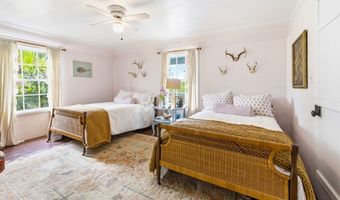 128 4th St, Apalachicola, FL 32320