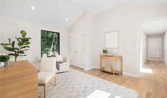 91 Carr Ln, Jamestown, RI 02835