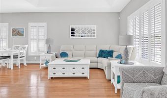 7 Daisy Ln, Coventry, RI 02816