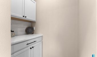 813 E Heatherwood Dr, Brandon, SD 57005