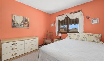 11 Renfrew Ave, Middletown, RI 02842
