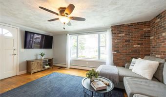9 Pequot Ave, Cumberland, RI 02864