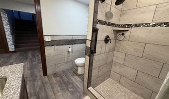 1524 Beechwood Dr, Aurora, NE 68818