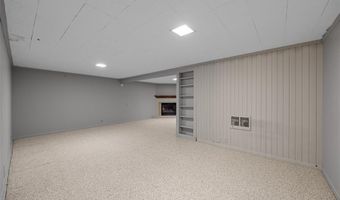 1108 E 3rd St, Anamosa, IA 52205