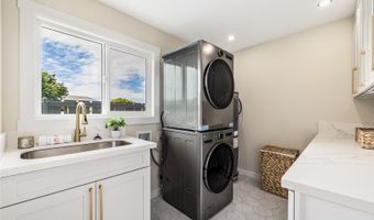 7211 Aipo Pl, Honolulu, HI 96825