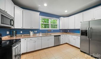 7 Apple Ln, Asheville, NC 28804