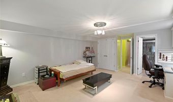 608 Highview Circle Dr, Ballwin, MO 63021