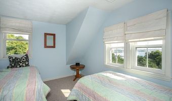 1 Seaview Ave 4, Newport, RI 02840