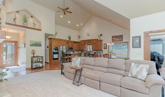 932 Emerald Pines Dr, Arnolds Park, IA 51331