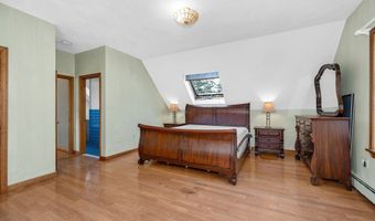 8 Horseshoe Dr, Acton, MA 01720