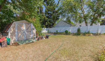 916 Hillcrest Dr, Adrian, MI 49221