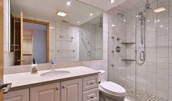 2360 N Drury Ln, Arlington Heights, IL 60004
