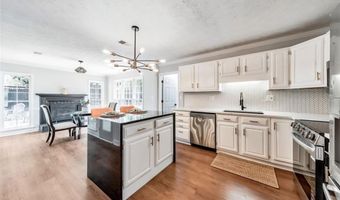 4929 Willow Creek Dr, Woodstock, GA 30188