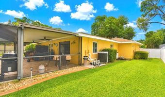 902 CRESTVIEW Dr, Auburndale, FL 33823