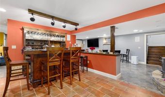 10 Honey Lou Ct, Cranston, RI 02921