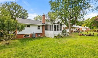 7408 CONVAIR Dr, Alexandria, VA 22306