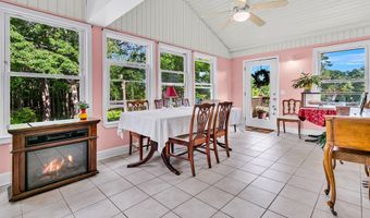 107 Jacks Ln, Bonneau, SC 29431