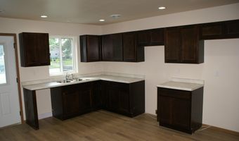 915 S 9th St, Aberdeen, SD 57401