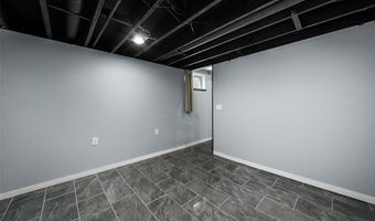 236 Hillcrest Blvd, Ballwin, MO 63021