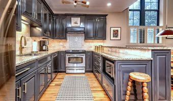 1 Indian Neck Ave 4, Branford, CT 06405