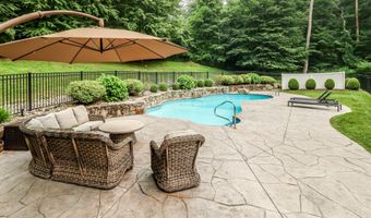 9 Hidden Brook Dr, Brookfield, CT 06804