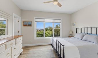 39 Hope Ln, Narragansett, RI 02882