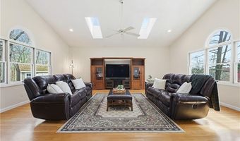 54 Paine Rd, Cumberland, RI 02864